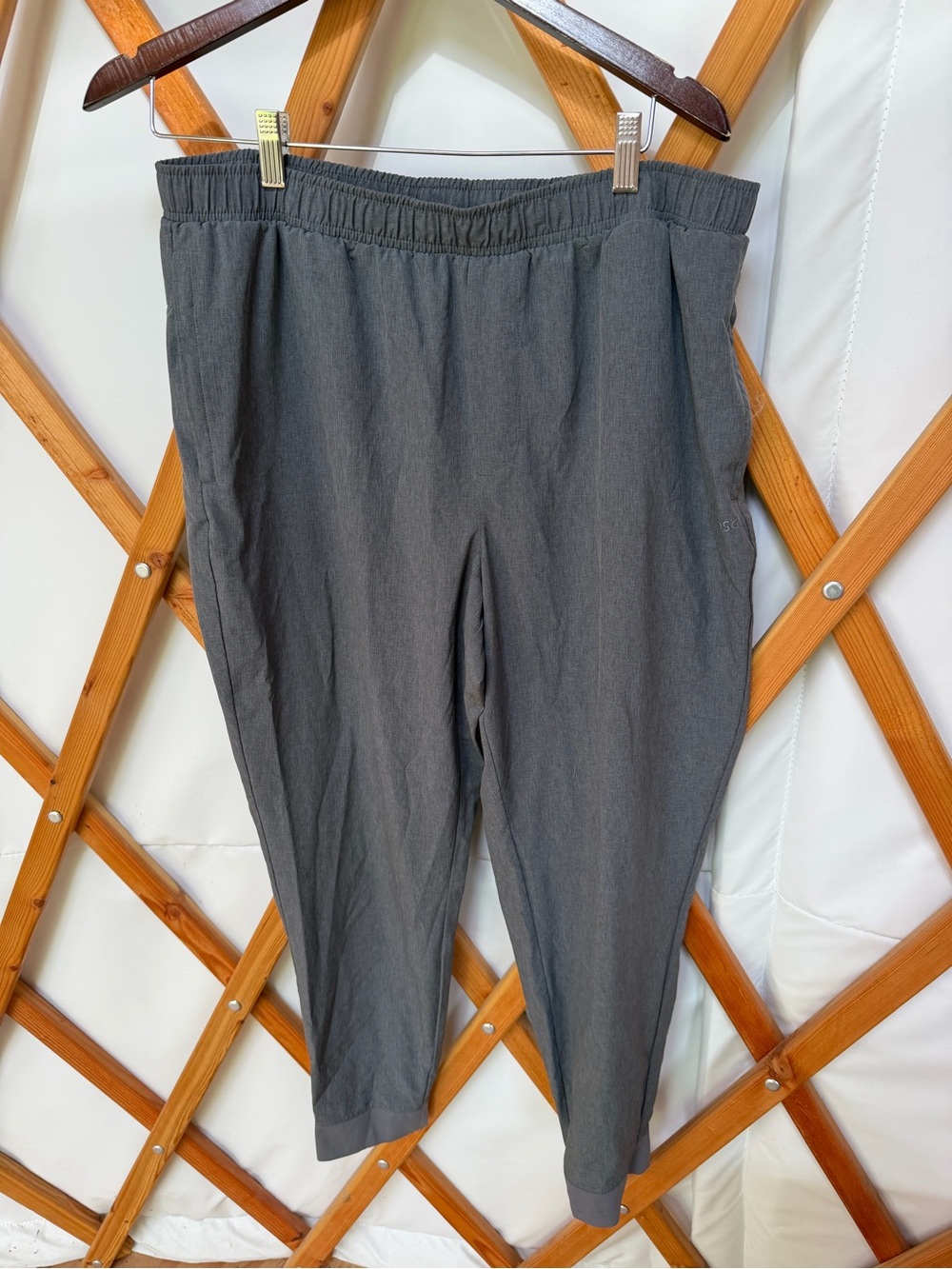 DSG Men's Dark Gray Elastic-Waist Jogger Pants